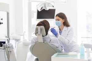 Niekontrolowany odruch wymiotny u dentysty