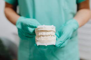 Konkurs na realizowanie protez zębowych