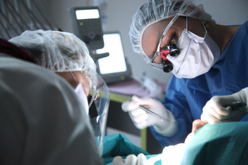 Chirurgia stomatologiczna w Warszawie: czas oczekiwania na leczenie Fot. Shutterstock