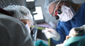 Warszawa: chirurg stomatologiczny na NFZ: czas oczekiwania nawet 18 miesięcy Lista