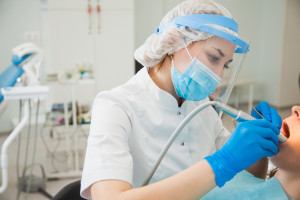 Gdzie dentysta zarobi najwięcej, jest lista krajów Fot. Shutterstock W tych miejscach dentysta zarabia najwięcej. Średnia roczna pensja może wynieść 792 tys. zł