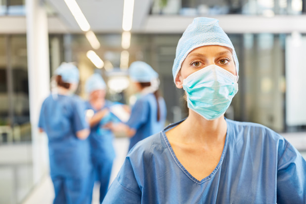 Asystentka stomatologiczna jednym z nowych zawodów medycznych Fot. AdobeStock Powstaje 17 nowych zawodów. Projekt ustawy już gotowy