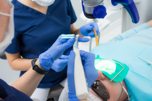 Jak długo przetrwa ząb po leczeniu kanałowym? I czy procedura jest bezpieczna?