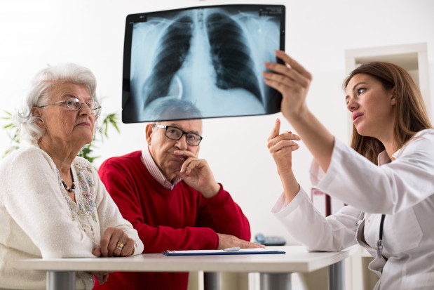 Porada na temat zerwania z nałogiem dla każdego palacza Fot. Shutterstock Walka z paleniem tytoniu. Są nowe wytyczne dla lekarzy