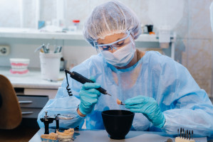 UM we Wrocławiu zatrudnia na stanowisku asystenta na stomatologii Fot. Shutterstock Dwa stanowiska do objęcia na UM we Wrocławiu. Oferty do 4 lipca