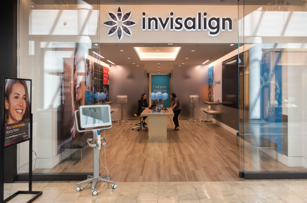 Wsparcie dla lekarzy dentystów leczących metodą nakładek przezroczystych Invisalign Fot. Shutterstock Wsparcie dla lekarzy Invisalign. Align Technology uruchamia centrum planowania leczenia