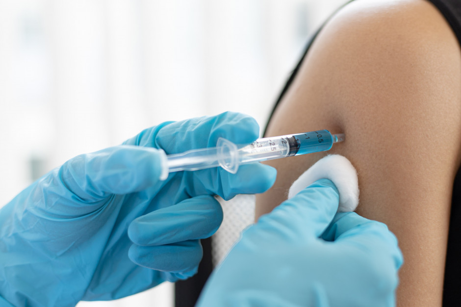 Szczepienia przeciwko Covid-19 zmniejszają śmiertelność ogólną Fot. Shutterstock Szczepienia przeciwko Covid-19 zmniejszają śmiertelność ogólną Fot. Shutterstock