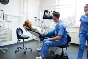 Możliwość pracy naukowej w Zakładzie Ortodoncji GUMed. Fot. AdobeStock GUMed: jest praca dla asystenta