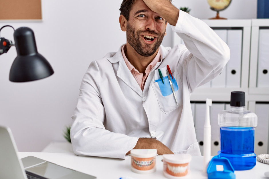 Co czwarty dentysta myje zęby rzadziej niż dwa razy dziennie Fot. Shutterstock Co czwarty dentysta myje zęby rzadziej niż dwa razy dziennie Fot. Shutterstock