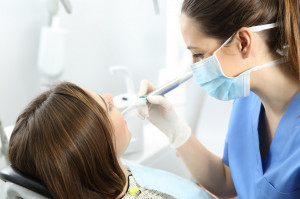 Leczenie zębów na NFZ w zapaści. Dr Cisło wyjaśnia powody tej sytuacji