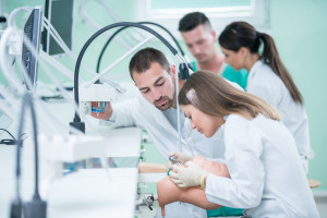 Rekrutacja na stomatologię. Wysokie progi we Wrocławiu