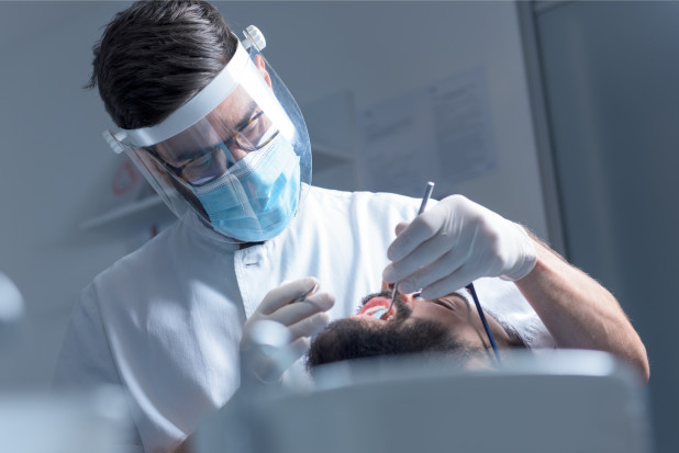 Fot. Shutterstock Nawracające afty. Nadal brak skutecznego leku. Sprawdź jak ich unikać