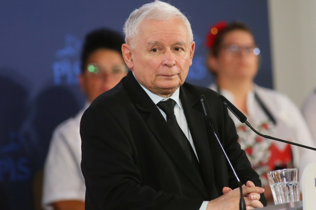 Prezes PiS Jarosław Kaczyński podczas spotkania z mieszkańcami w Koninie Fot. PAP/Tomasz Wojtasik Ochrona zdrowia nie może służyć robieniu prywatnych fortun
