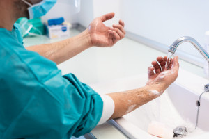 Studenci stomatologii narażeni na urazy. Co drugi spowodowany tępym narzędziem