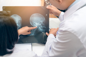 Chirurgia szczękowo - twarzowa to dziedzina o umiarkowanym ryzyku powikłań i związanych z nim skarg pacjentów Fot. Shutterstock O co procesują się najczęściej pacjenci. Sprawdzono skargi z 25 lat