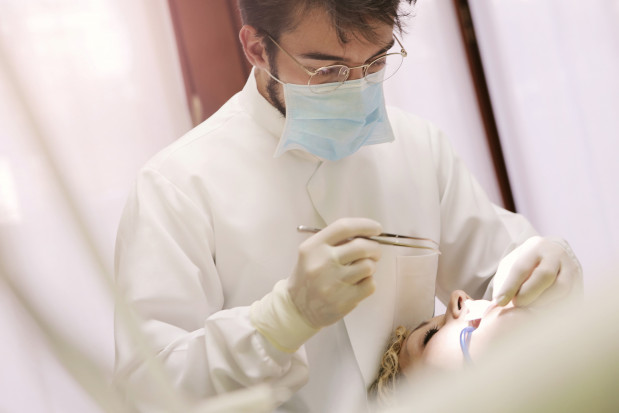 Co pacjenta najbardziej irytuje u dentysty