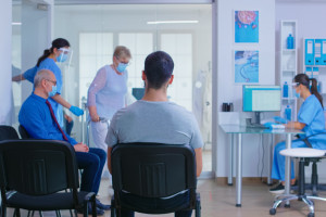 Wzrost nakładów na ochronę zdrowia o 21,5 proc. w ub.r. Fot. Shutterstock O 21 mld zł więcej na ochronę zdrowia w 2021. Raport GUS