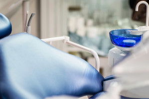 Coraz mniej brytyjskich dentystów pracuje w publicznej stomatologii Fot. Shutterstock Brak dostępu do opieki stomatologicznej. Protesty pacjentów nasilają się