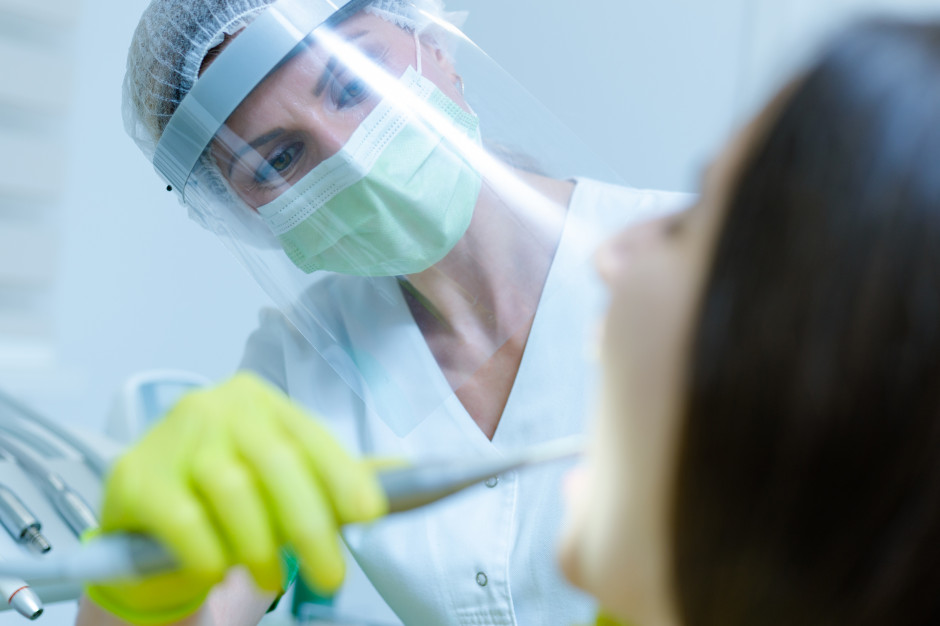 67 proc. Polaków u dentysty leczy próchnicę Fot. AdobeStock