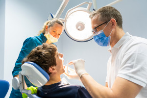 NFZ w Katowicach odwołuje konkursy. Znikome zainteresowanie kontraktami stomatologicznymi