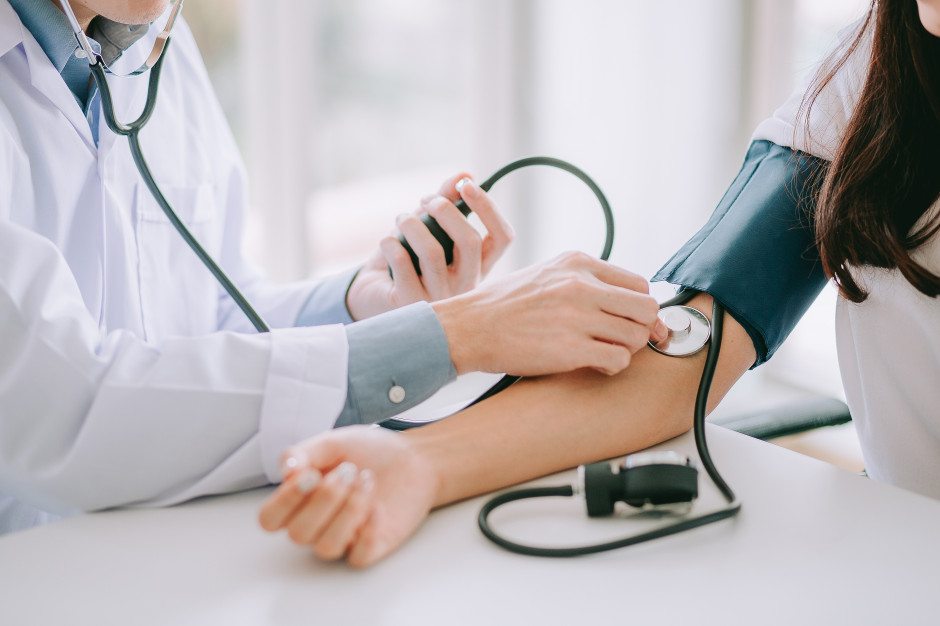 Pomiar ciśnienia w gabinecie stomatologicznym dla dobra pacjentów Fot. Shutterstock Pomiar ciśnienia w gabinecie stomatologicznym dla dobra pacjentów Fot. Shutterstock