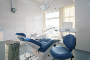 Dentyści rozglądają się za pracą poza Polską Fot. AdobeStock Dentyści opuszczają Polskę? Dwukrotny wzrost zaświadczeń