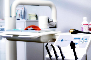 Bakterie z jamy ustnej mogą powodować zapalenie wsierdzia Fot. Pixabay Antybiotyk przed leczeniem zębów u pacjenta z chorym sercem. Kiedy konieczny