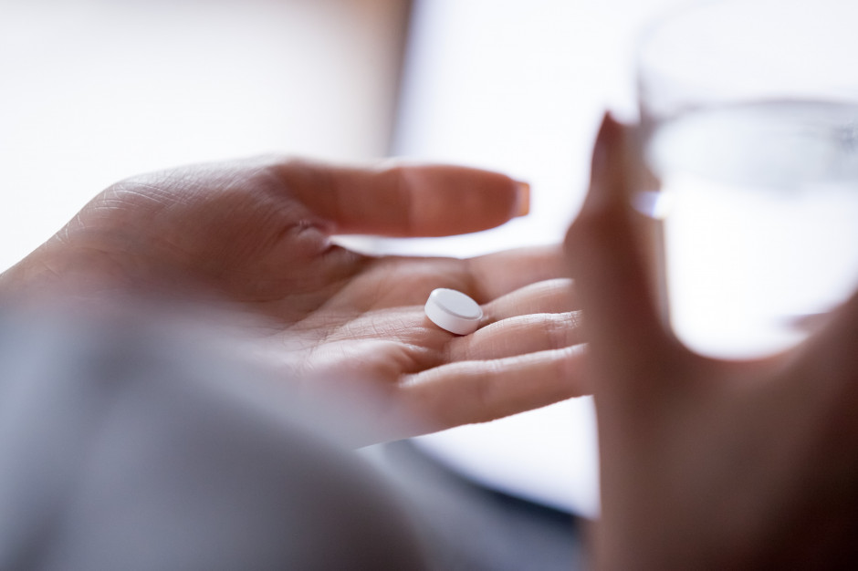 Paracetamol czy ibuprofen na ból poekstrakcyjny? Fot. Shutterstock