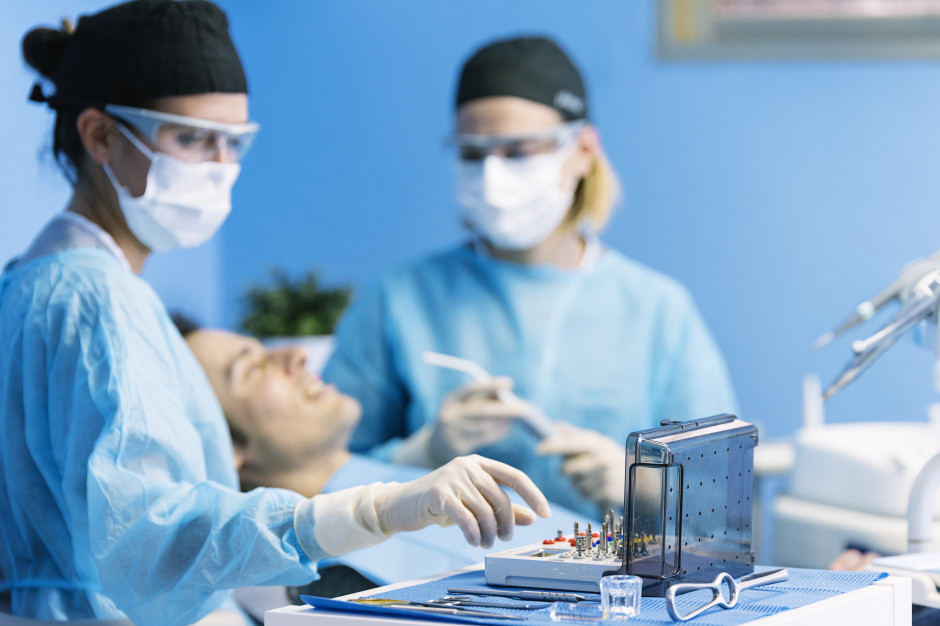Badania częstości zachorowań na COVID-19 wśród pracowników gabinetów stomatologicznych Fot. Shutterstock