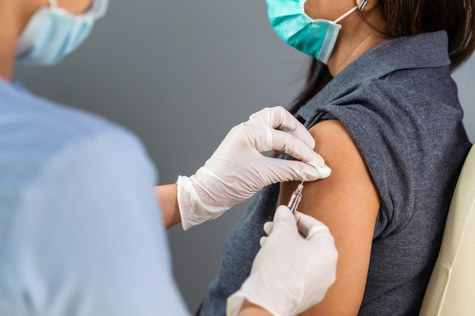 Badania potwierdzają bezpieczeństwo szczepionek przeciwko Covid-19 Fot. Shutterstock