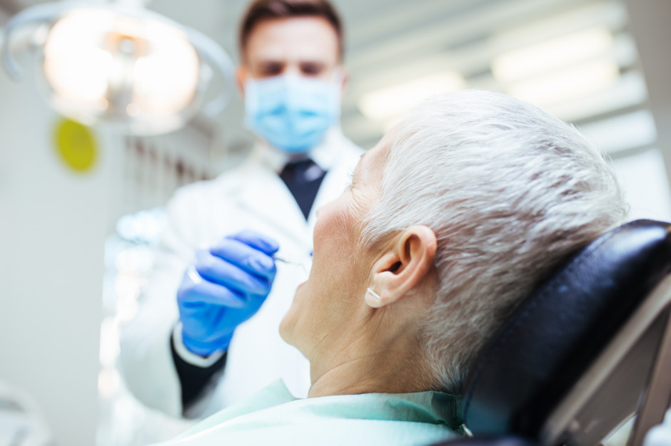 Jeden z projektów FDI koncentruje się na zdrowiu stomatologicznym seniorów Fot. Shutterstock