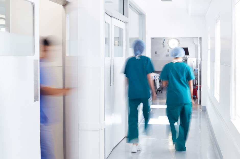 Pandemia COVID-19 podczas jesiennej fali w łagodnej wersji? Fot. Shutterstock Pandemia COVID-19 podczas jesiennej fali w łagodnej wersji? Fot. Shutterstock