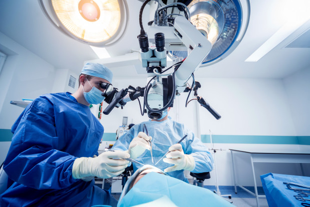 Fot.Shutterstock Najskuteczniejsze leczenie braków w uzębieniu. Pacjenci z rakiem głowy