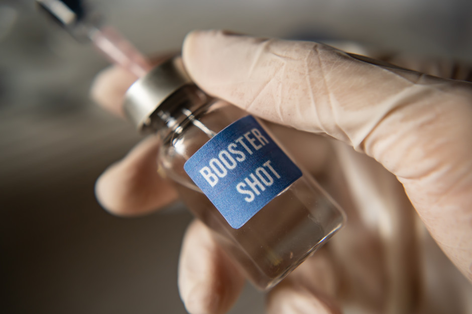 Nowa wersja szczepionki przypominającej na COVID-19 Fot. Shutterstock