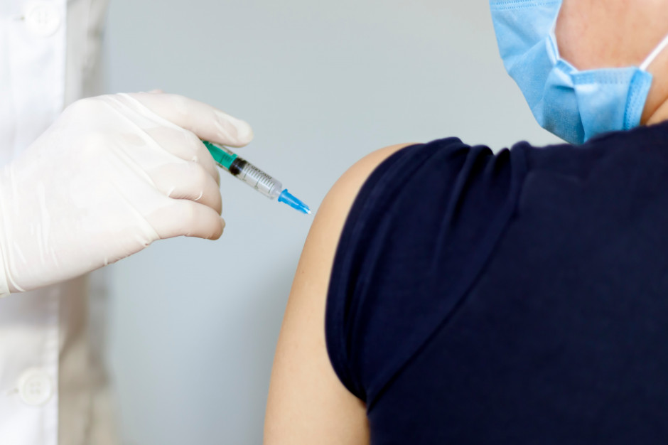 W Polsce rozpoczną się szczepienia celowanymi szczepionkami przeciwko COVID-19 Fot. Shutterstock
