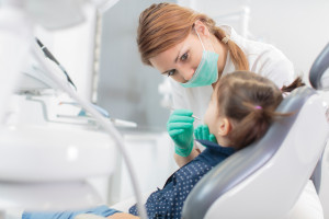 Opieka stomatologiczna nad uczniami w Ząbkach
