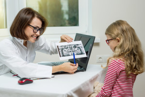 Pracy naukowa dla ortodonty na WUM Fot. AdobeStock Praca dla ortodonty na WUM. Zgłoszenia do 28 października