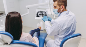 Wzrost cen usług stomatologicznych w sierpniu. Najniższa dynamika w 2022 r.