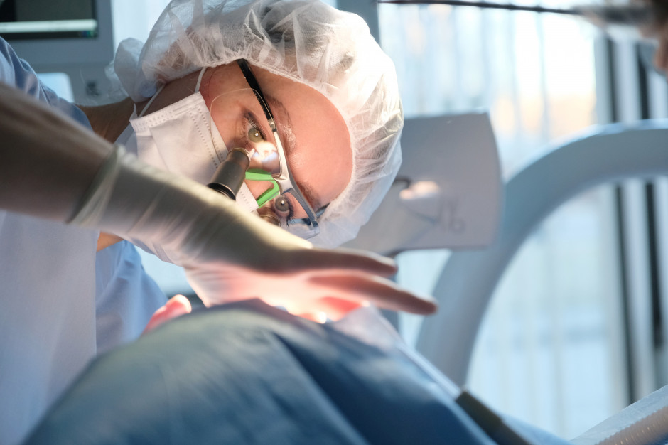 Oceny chirurgów stomatologicznych mniej korzystne dla kobiet Fot. Shutterstock