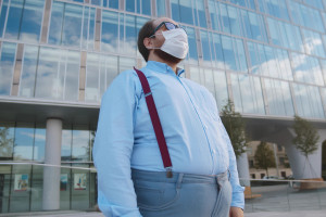 Otyłość ważnym czynnikiem ryzyka ciężkiego przebiegu COVID-19 Fot. Shutterstock COVID-19 z powikłaniami. Cięższy przebieg u chorych na cukrzycę, osób otyłych, seniorów