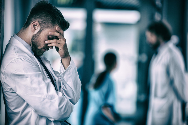 Problemy psychiczne lekarzy. Epidemia wypalenia zawodowego