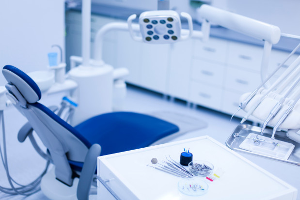 14 osób przystąpiło do PES ze stomatologii zachowawczej z endodoncją Fot. AdobeStock Wyniki PES ze stomatologii zachowawczej z endodoncją
