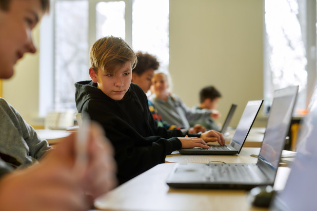 Program profilaktyczny dotyczący zapobiegania próchnicy w szkołach w Piasecznie fot. AdobeStock „Piękny uśmiech” - gmina Piaseczno wznawia program profilaktyczny