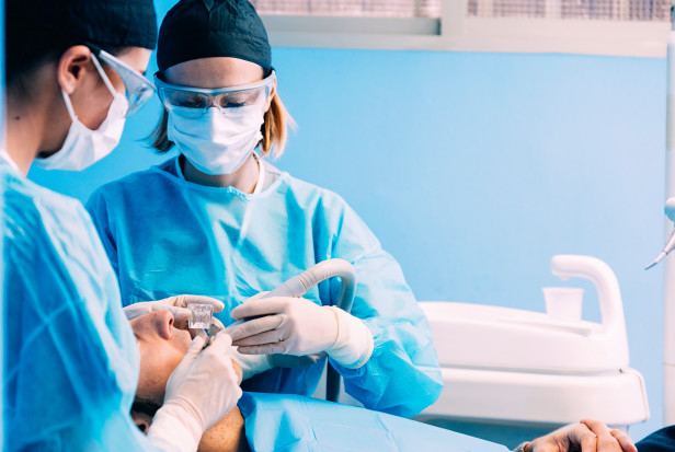 Dziecko niewspółpracujące w gabinecie stomatologicznym Fot. AdobeStock To przeżywają u dentysty rodzice dzieci specjalnej troski