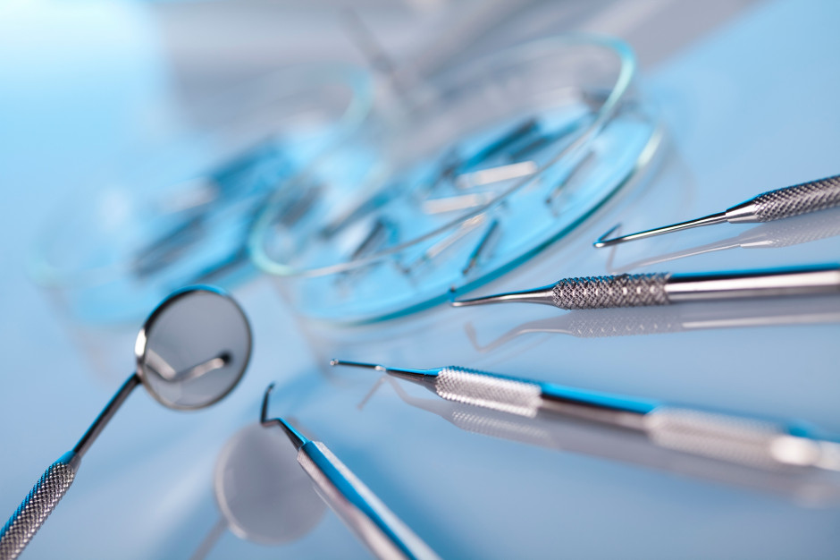 Usługi dentystyczne cenione w pracowniczych pakietach medycznych Fot. AdobeStock
