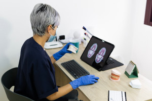 Leczenie wad zgryzu Fot. AdobeStock Telestomatologia. Ortodontyczni pacjenci wolą spotkanie w realu