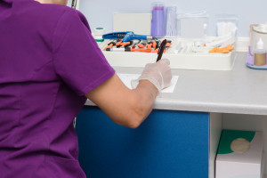 Dentyści przepisują 10 proc. wszystkich antybiotyków. FDI apeluje o ostrożność