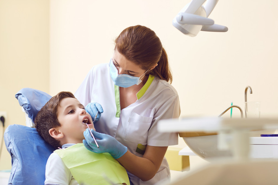 Świadczenia stomatologiczne dla dzieci do 18 r.ż. na NFZ Fot. Shutterstock