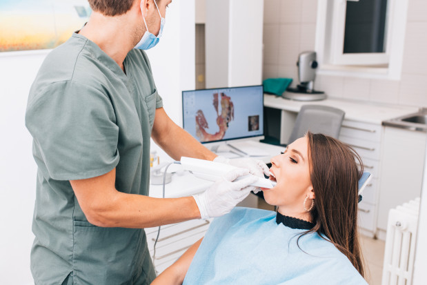 Implantoprotetyka jest szybko rozwijającą się dziedziną stomatologii Fot. AdobeStock Regeneracja tkanek twardych. Tematem studiów podyplomowych EMDOI