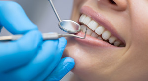 Dentysta zapłaci 50 tys. funtów za złe leczenie paradontozy
